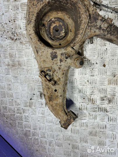 Рычаг задний левый Mitsubishi Space Wagon 2 1994