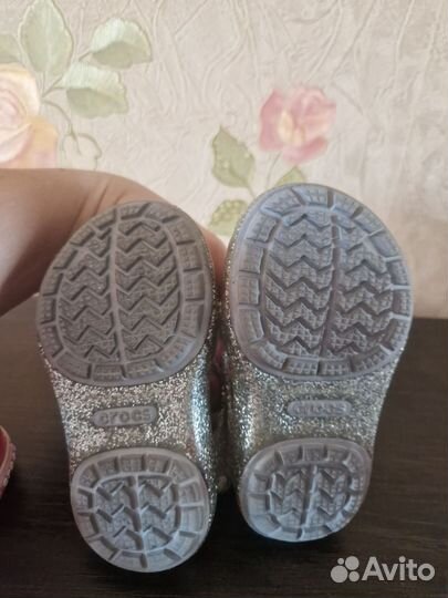 Босоножки для девочки Crocs