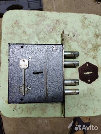 Дверной замок, гаражный