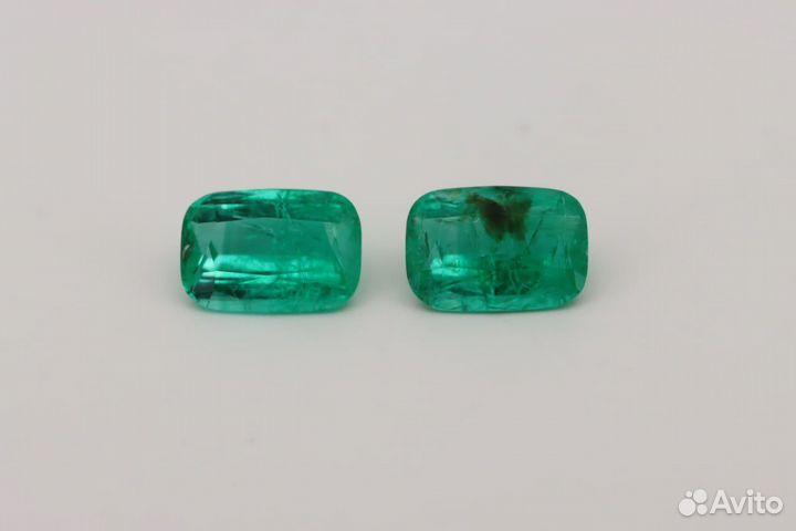 Пара уральских изумрудов в огранке кушон, 4,265ct