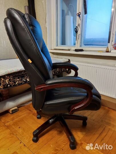 Кожаное кресло руководителя Chairman 408