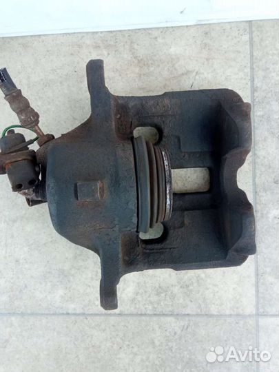 Суппорт тормозной передний правый Peugeot 806