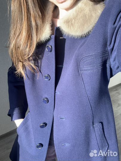 Пальто шерстяное с меховым воротником