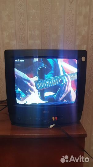 Телевизор Elenberg и LG