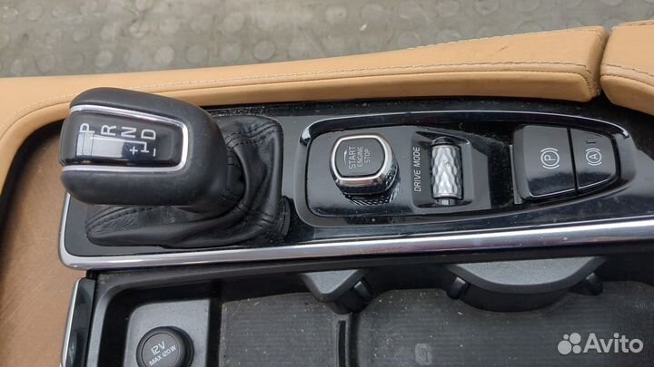 Консоль салона Volvo S90, 2018