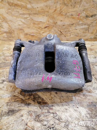 Суппорт передний правый Volkswagen Golf 7 1.4T CPT