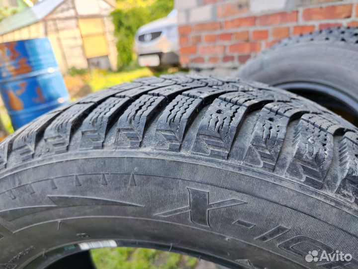 Michelin X-Ice North XIN2 215/65 R16