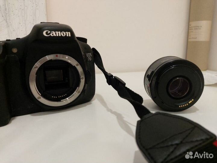 Зеркальный фотоаппарат canon