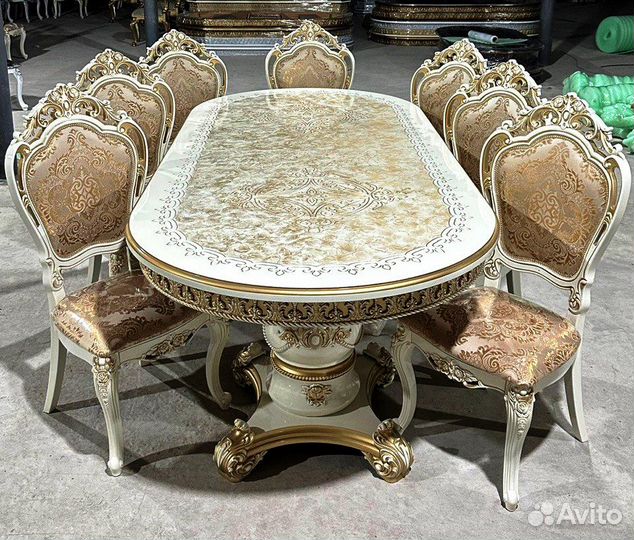 Стол и стулья