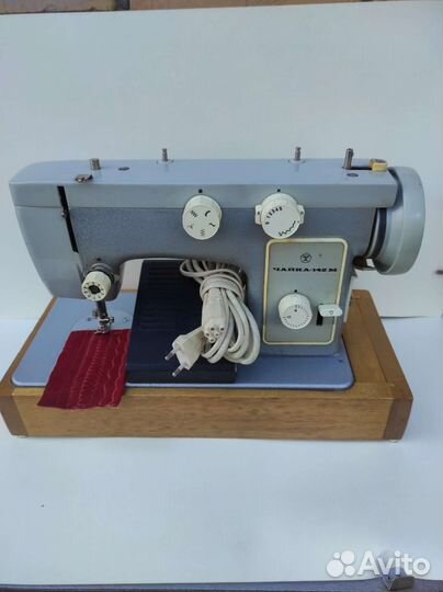 Швейная машина Чайка 142м