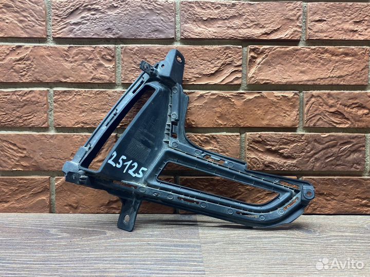 Рамка противотуманной фары левой Kia Carnival 2020