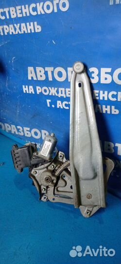 Задний правый стеклоподъемник Toyota Verso минивен