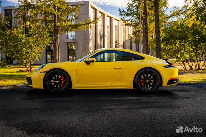 Аренда авто Porsche 911 Carrera 4S