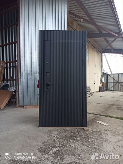 Входная дверь Слим черная с фрамугой в квартиру