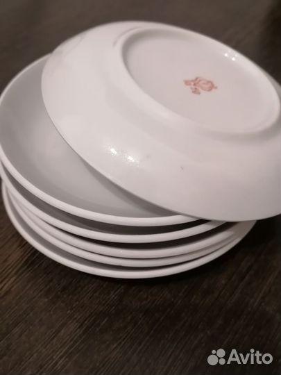 Чайные блюдца белые, 6 штук