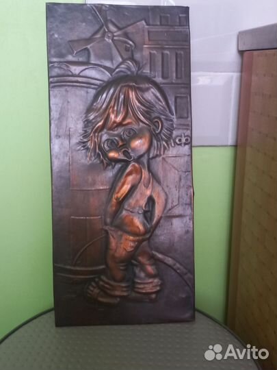 Продам чеканку писающий мальчик,ручная работа