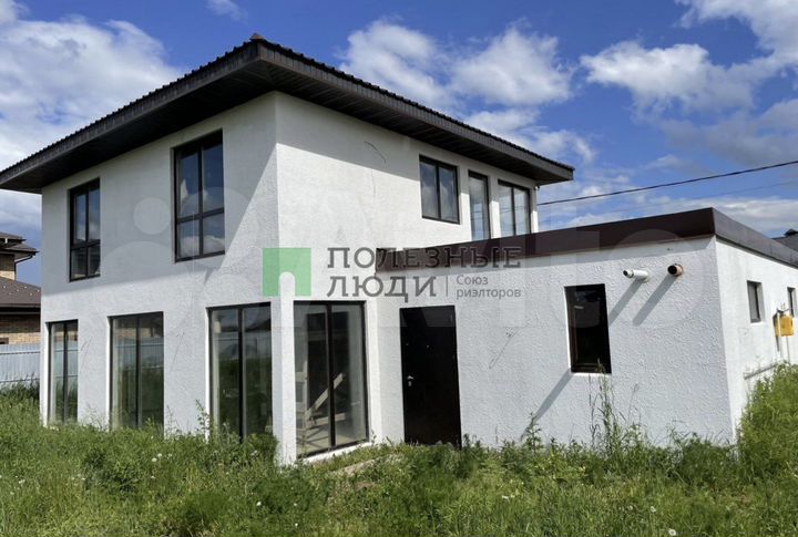 Коттедж 250 м² на участке 10 сот.