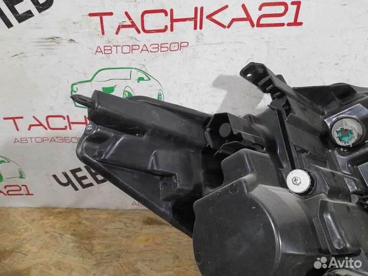 Фара левая Nissan Patrol Y62 (2010-2014)