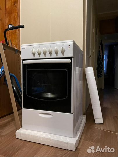 Электроплита с духовкой