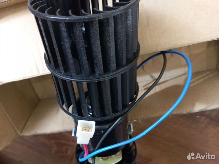 Мотор отопителя с 2-мя вентиляторами 12В, 90Вт