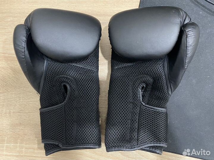 Боксерские перчатки 12 oz
