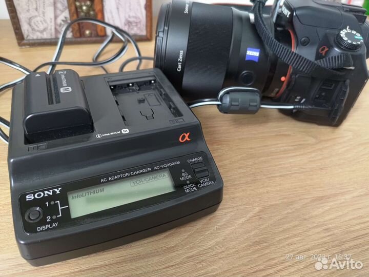 Зарядное устройство Sony AC-VQ900AM