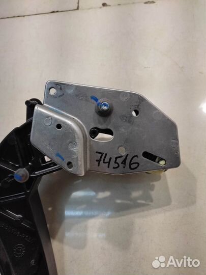 Педаль сцепления (Chevrolet Camaro VI)