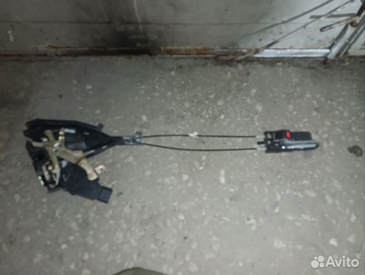Замок двери левой пассажирской Джили мк мк кросс