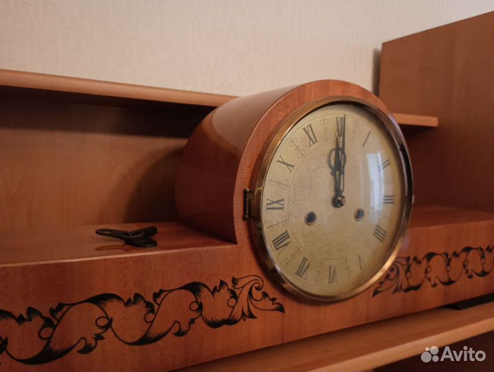 Настольные часы с боем Янтарь