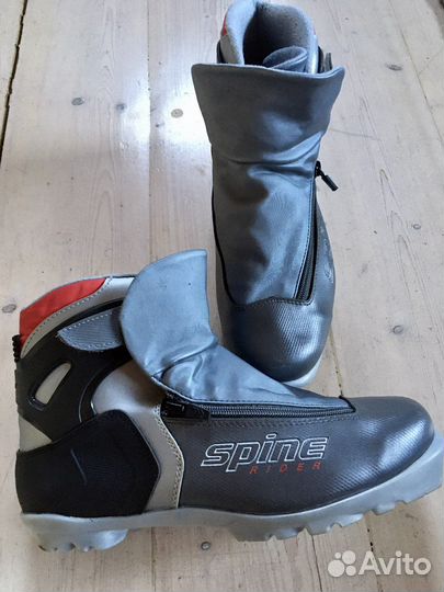 Лыжные ботинки мужские с лыжами