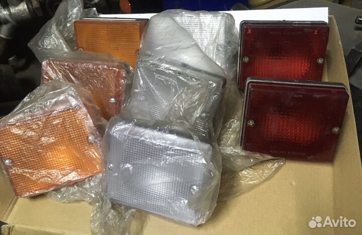 Фонари и молотки на паз