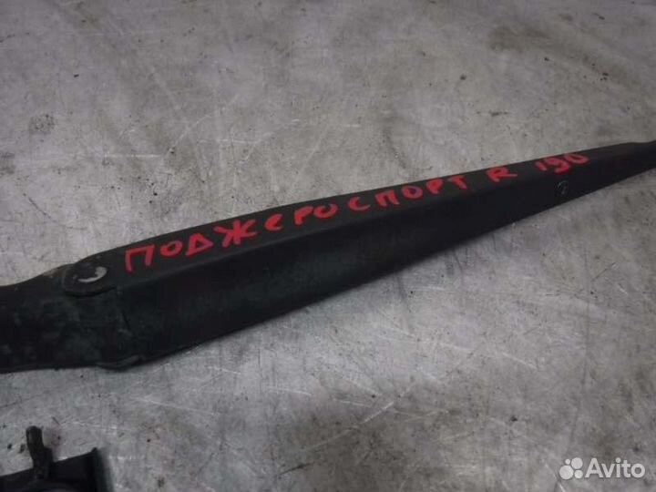 Поводок дворника передний правый Mitsubishi Pajero