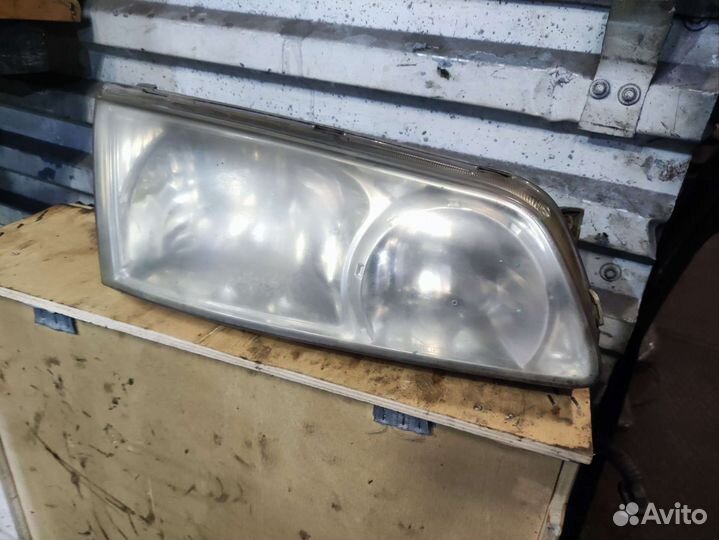 Правая фара Hyundai Starex 2000-2004
