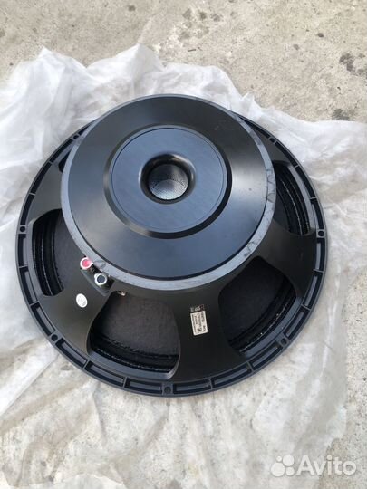 Низкочастотный Динамик Eighteen Sound 15W700