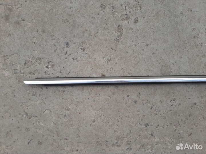 Молдинг двери задней правой passat B8 седан