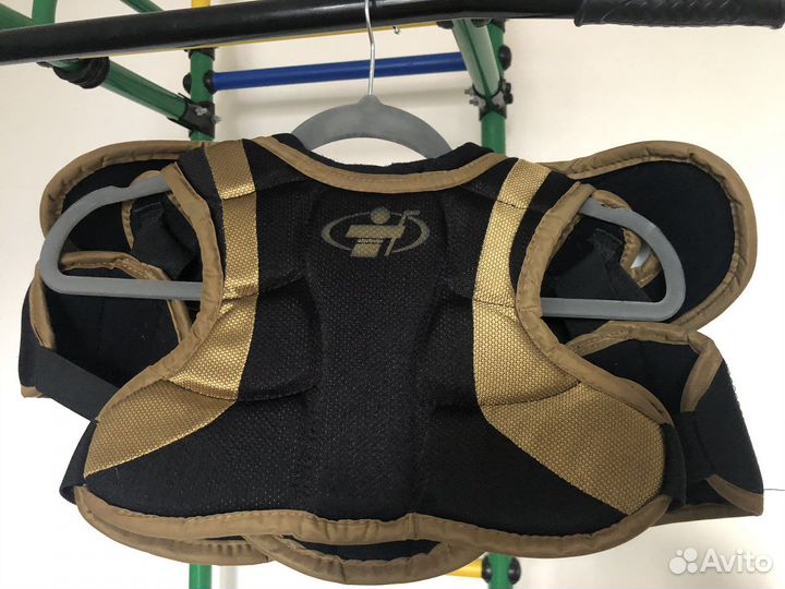 Нагрудник хоккейный