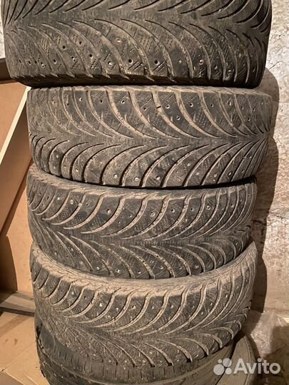 Goodyear UltraGrip 215/65 R16 98