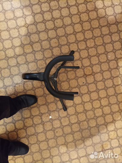 Подставка под гитару