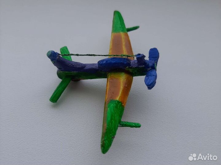 Деревянная игрушка самолёт
