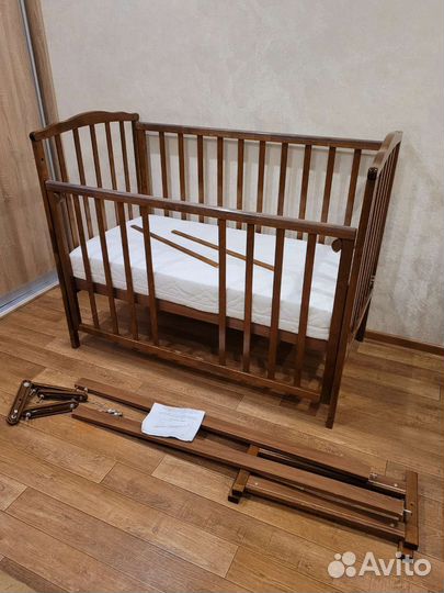 Детская кроватка с матрасом