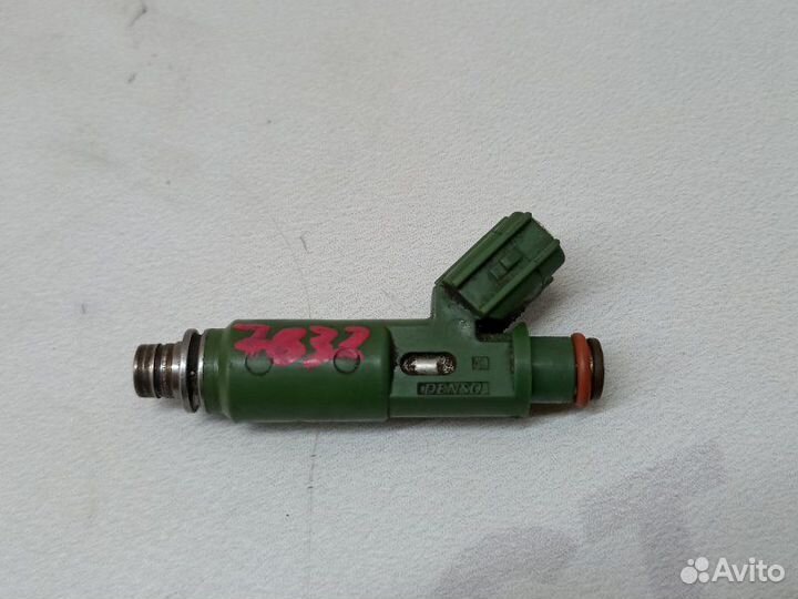 Форсунка топливная Toyota Avensis ZZT251 1ZZ-FE
