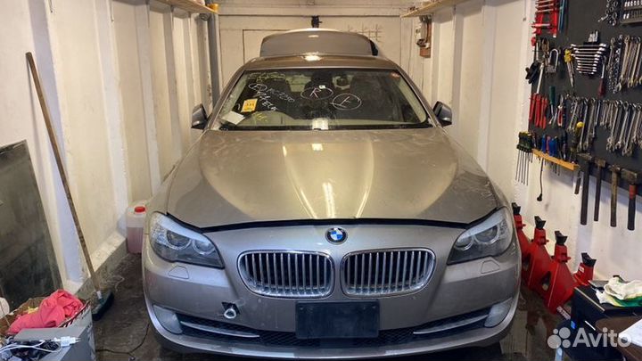 Кронштейн радиатора левый Bmw 5 F10 N63B44 2011