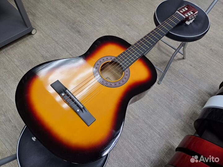Гитара классическая с нейлоновыми струнами