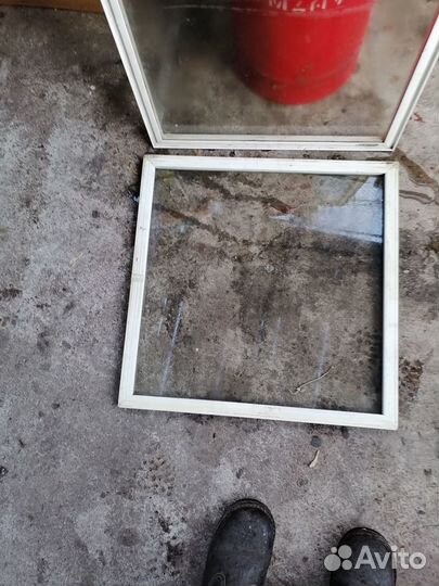 Стекло на морозильной лар