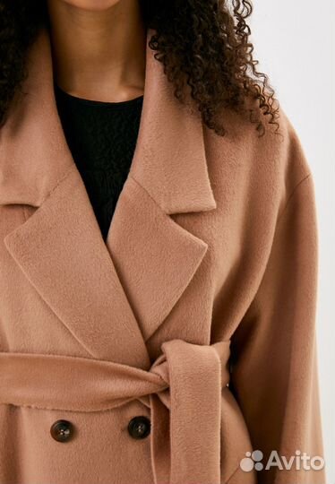 Пальто бежевое двубортное