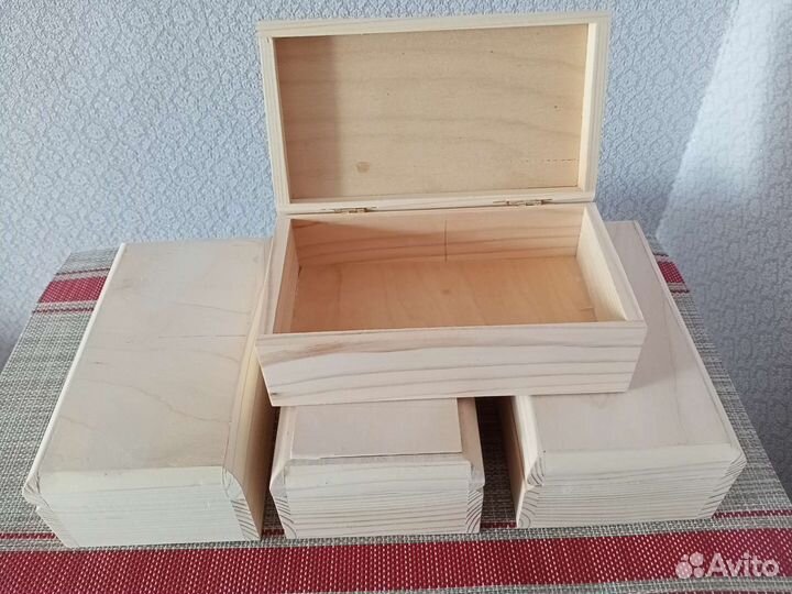 Деревянная шкатулка