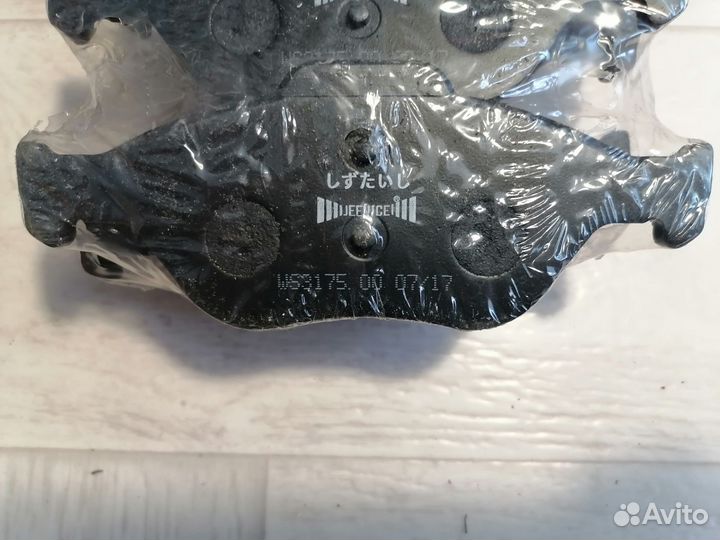 Тормозные колодки передние Mazda Demio