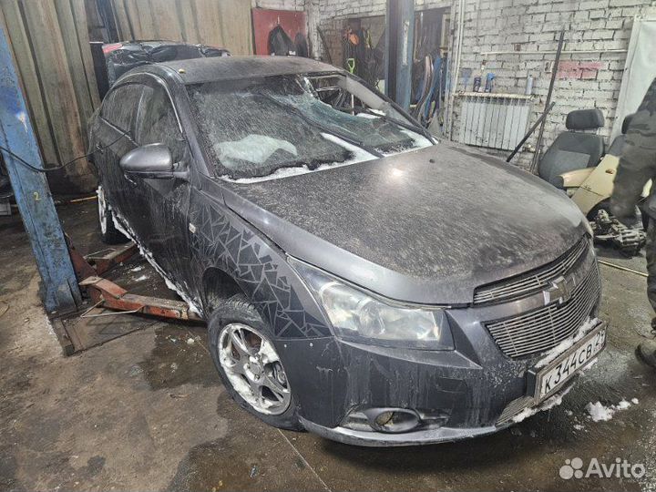 Панель передняя (телевизор) Chevrolet Cruze 1.6