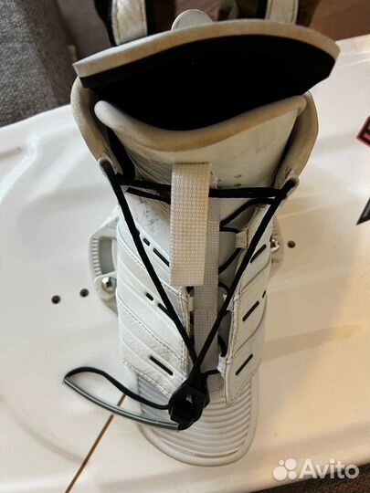 Доска для вейксерфинга с креплениями