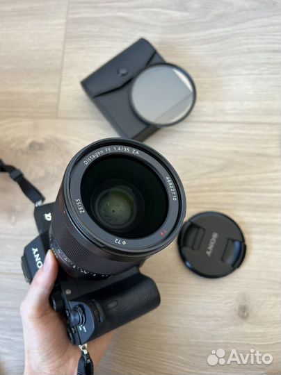 Объектив Sony Carl Zeiss Distagon 35мм F1.4